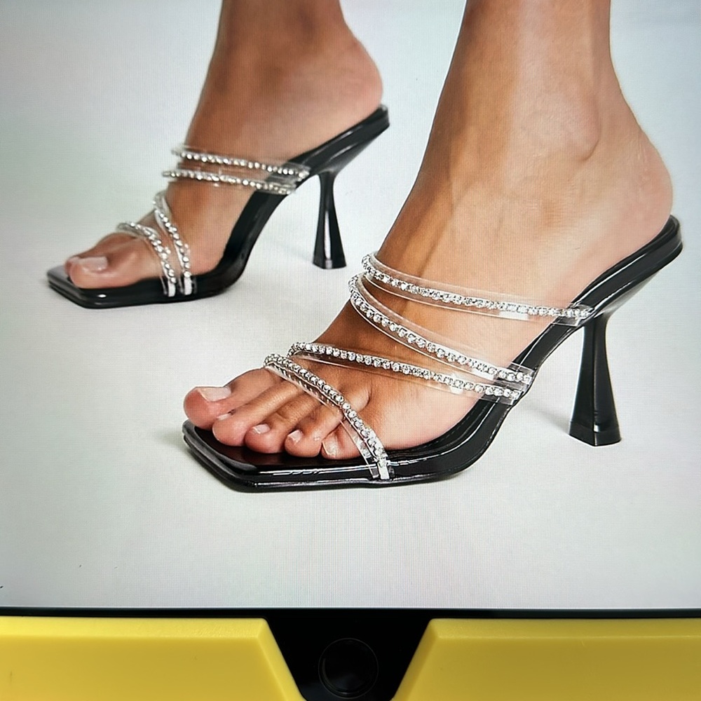 Simmi London heel